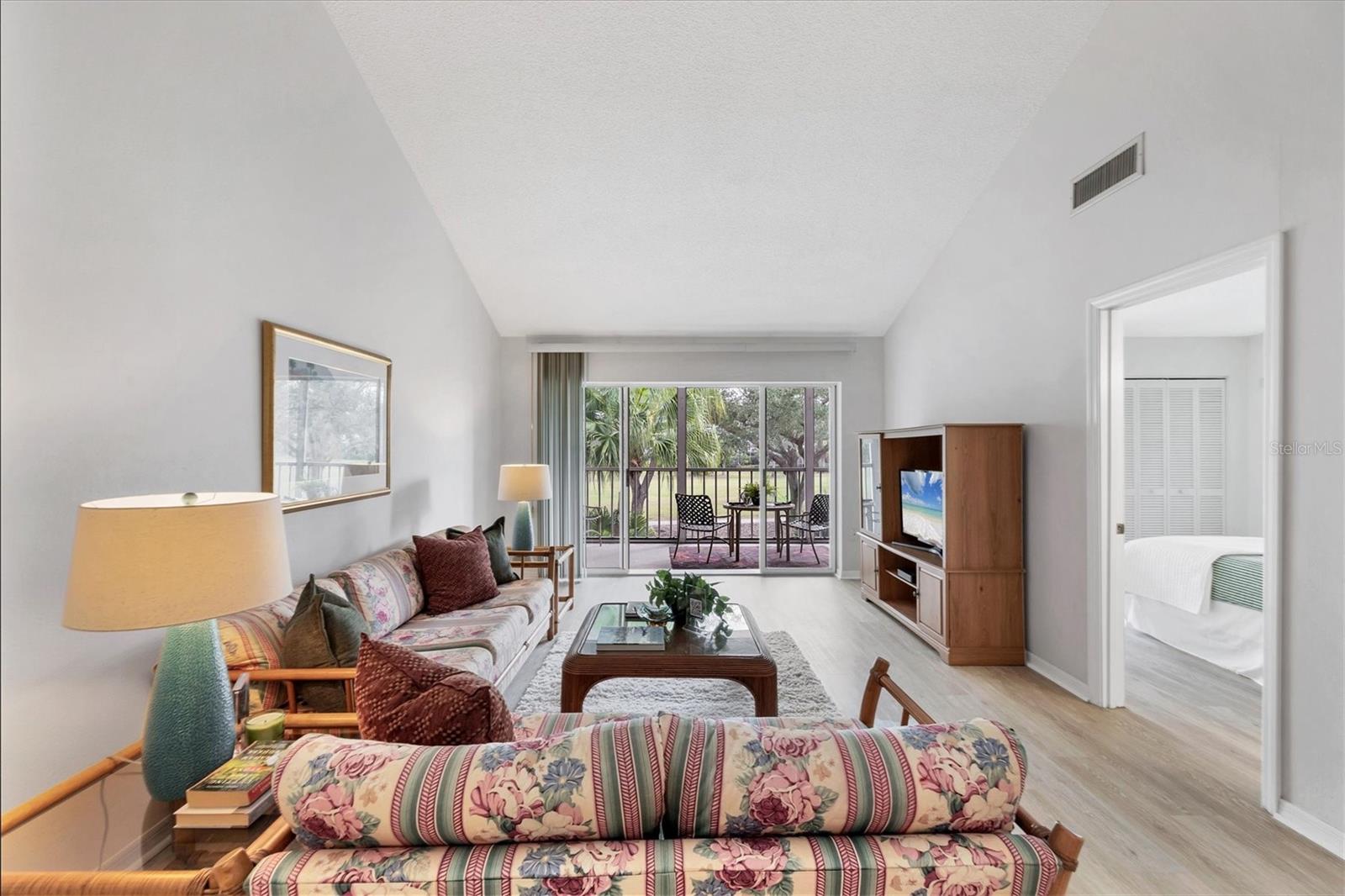 Image 7 of 51 For 454 Cerromar Road 275