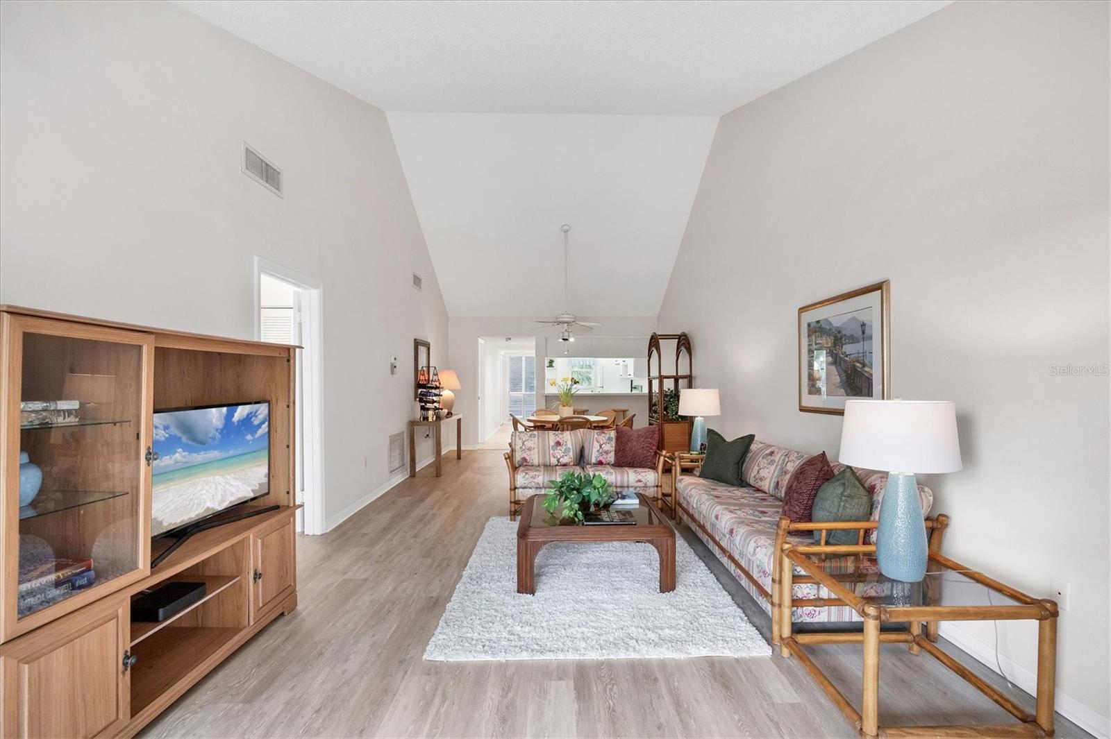 Image 9 of 51 For 454 Cerromar Road 275