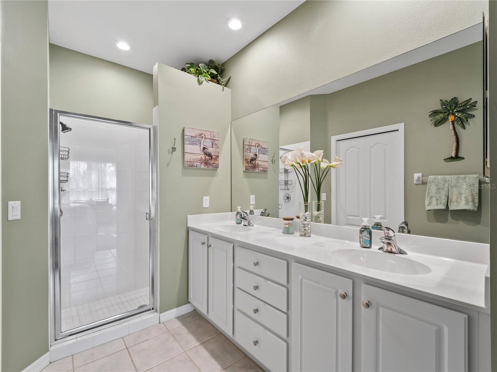 Image 25 of 36 For 4827 Whispering Oaks Drive