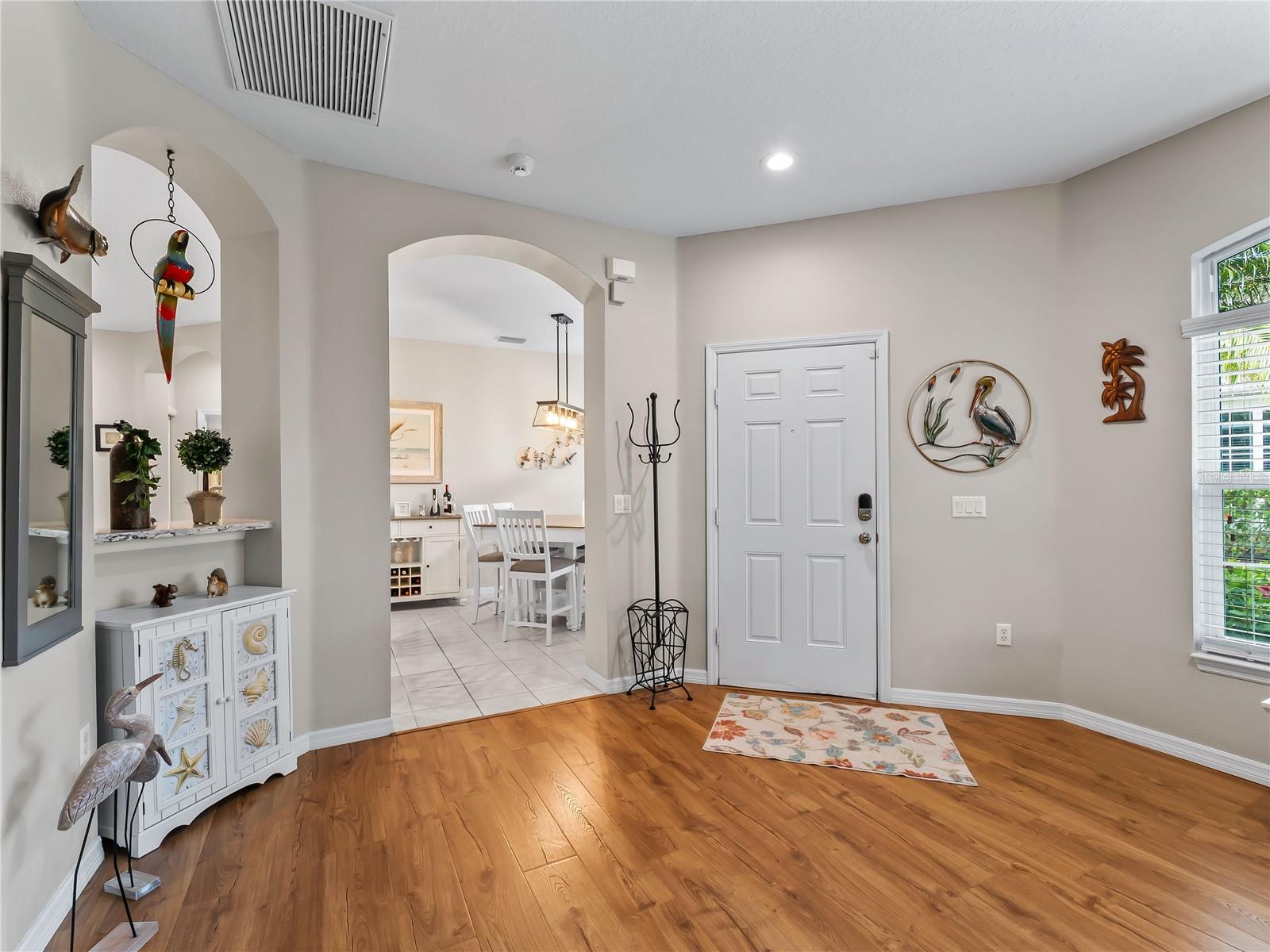 Image 5 of 36 For 4827 Whispering Oaks Drive