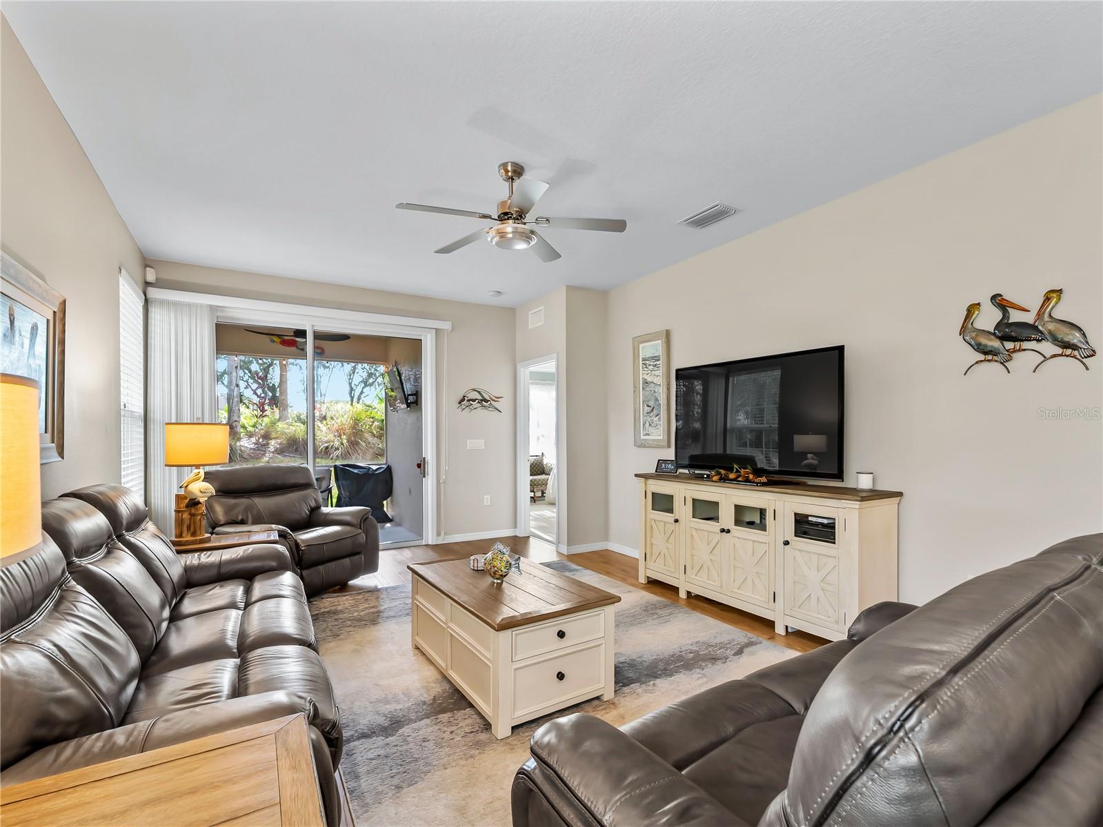 Image 6 of 36 For 4827 Whispering Oaks Drive