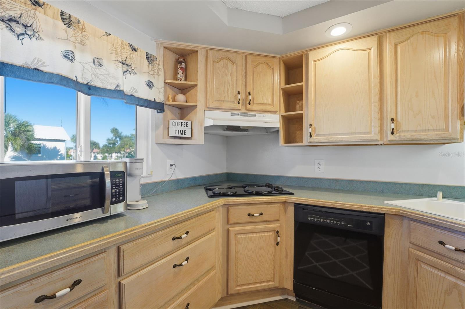 Image 8 of 100 For 461 Airport Avenue E 106