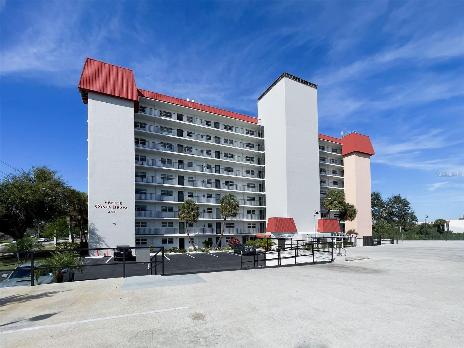 Image 2 of 34 For 232 Saint Augustine Avenue 804