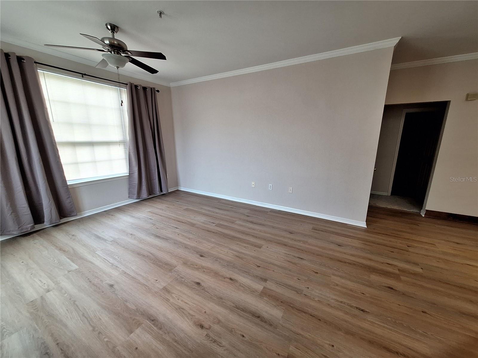 Image 5 of 28 For 5550 Rosehill Road 103