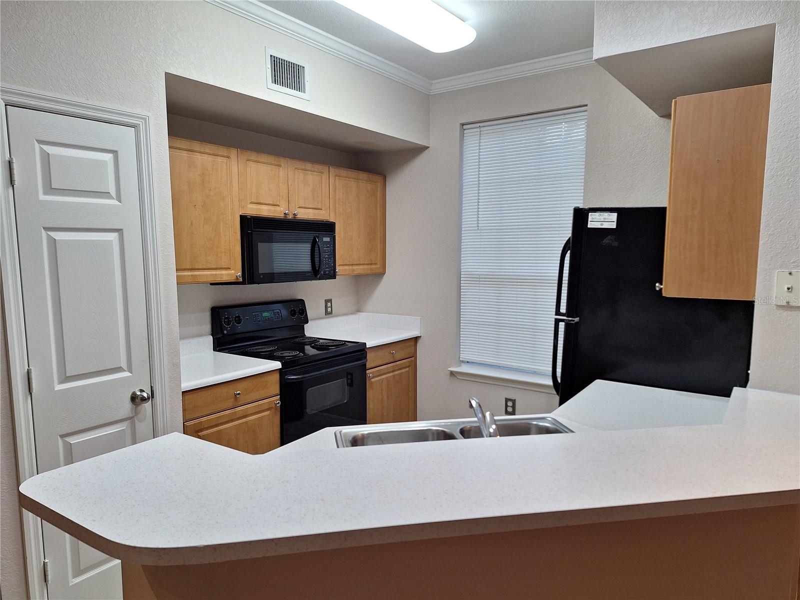 Image 6 of 28 For 5550 Rosehill Road 103