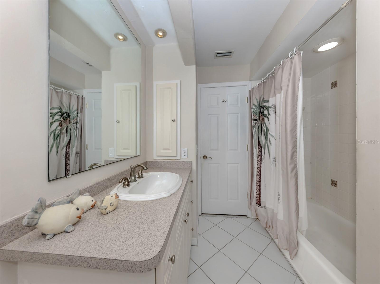 Image 17 of 45 For 17127 Cape Horn Boulevard