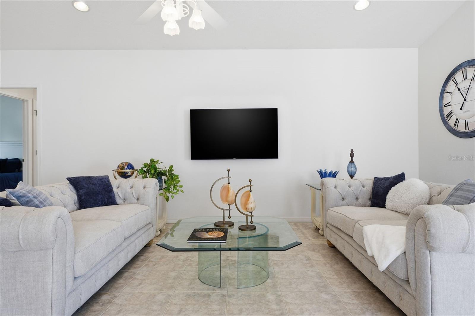 Image 10 of 23 For 213 Venice Palms Boulevard