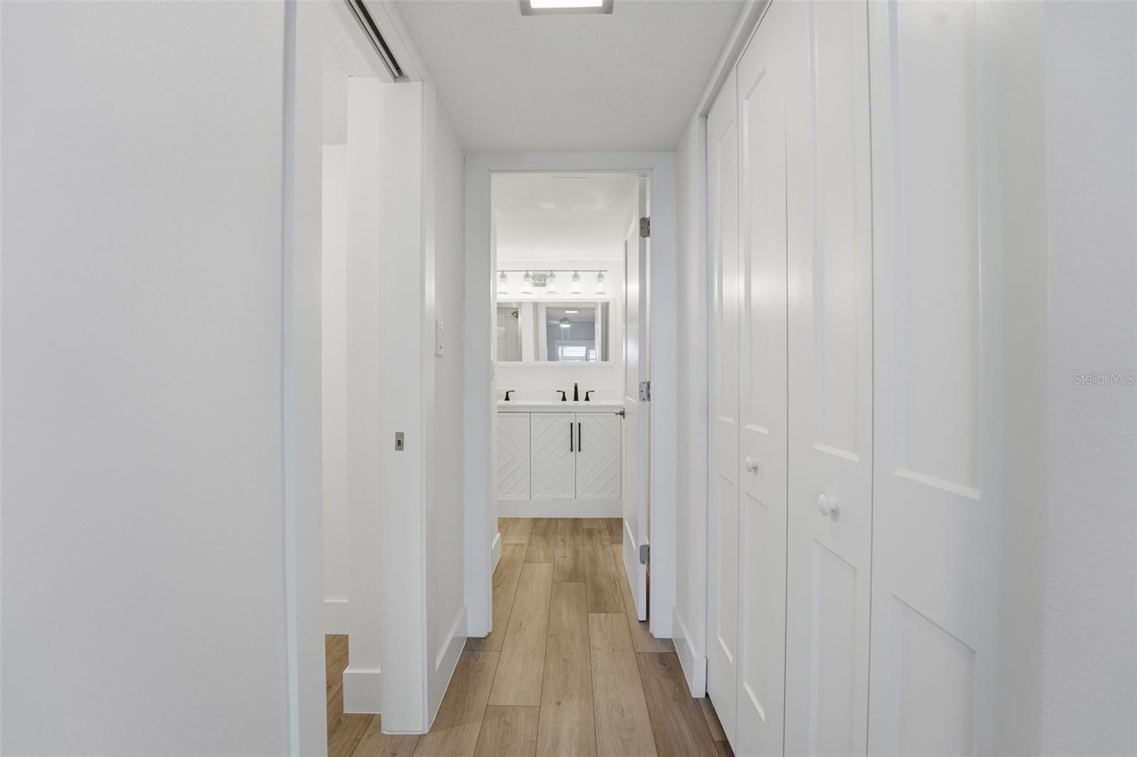 Image 19 of 75 For 1150 Tarpon Center Drive 1-a