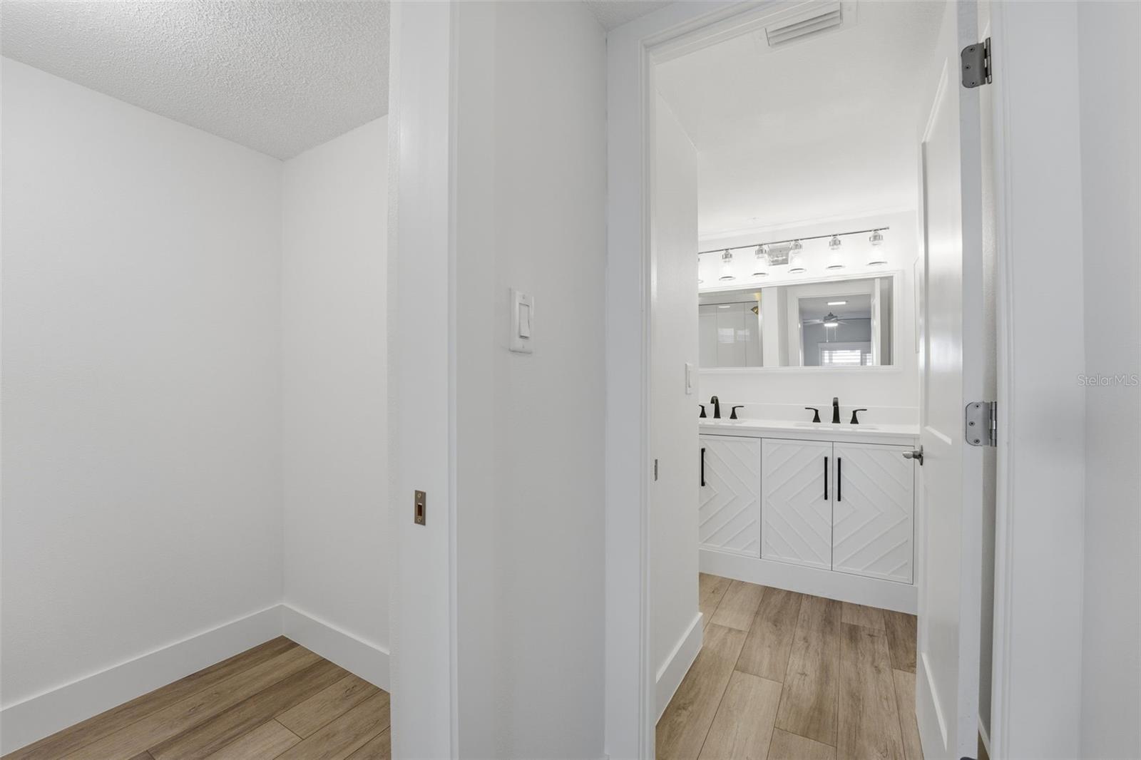 Image 20 of 75 For 1150 Tarpon Center Drive 1-a