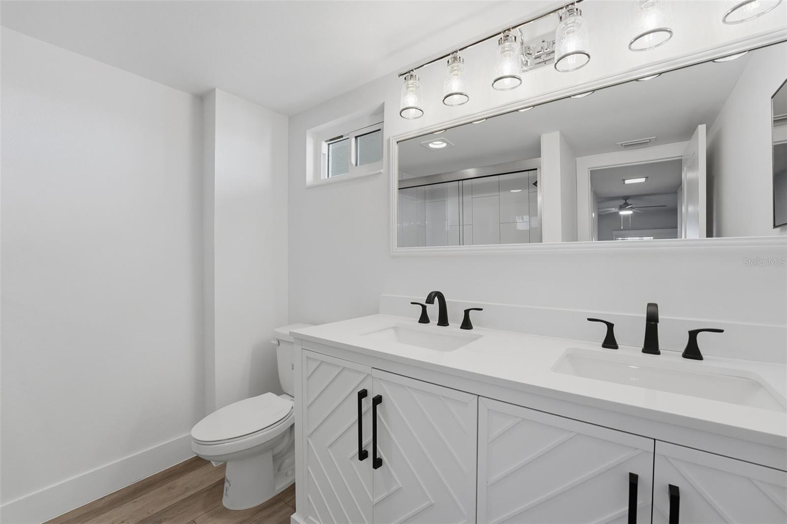 Image 21 of 75 For 1150 Tarpon Center Drive 1-a