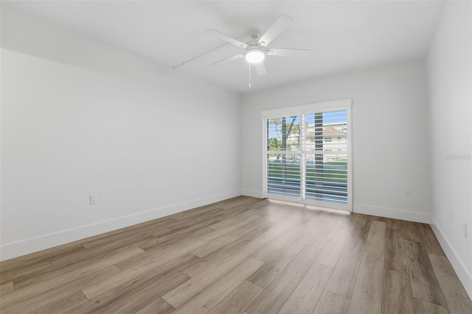 Image 24 of 75 For 1150 Tarpon Center Drive 1-a