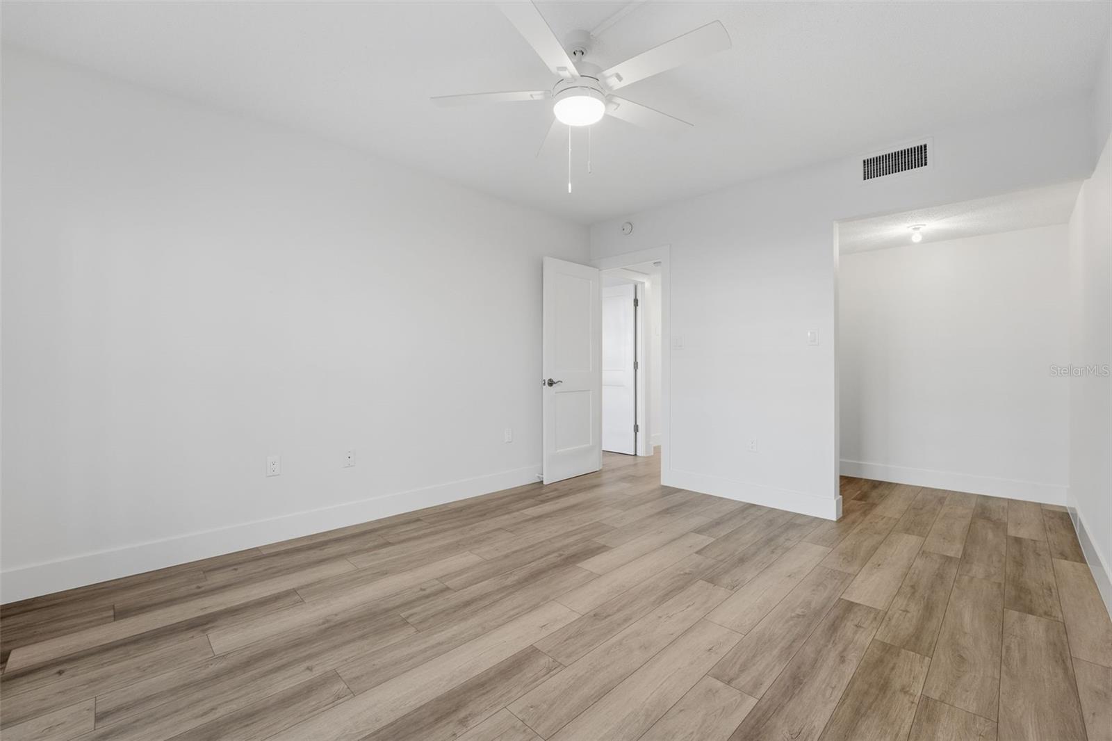 Image 25 of 75 For 1150 Tarpon Center Drive 1-a