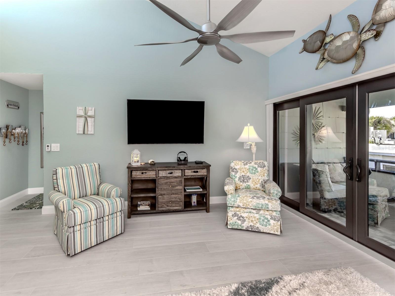 Image 11 of 58 For 1555 Tarpon Center Drive 247