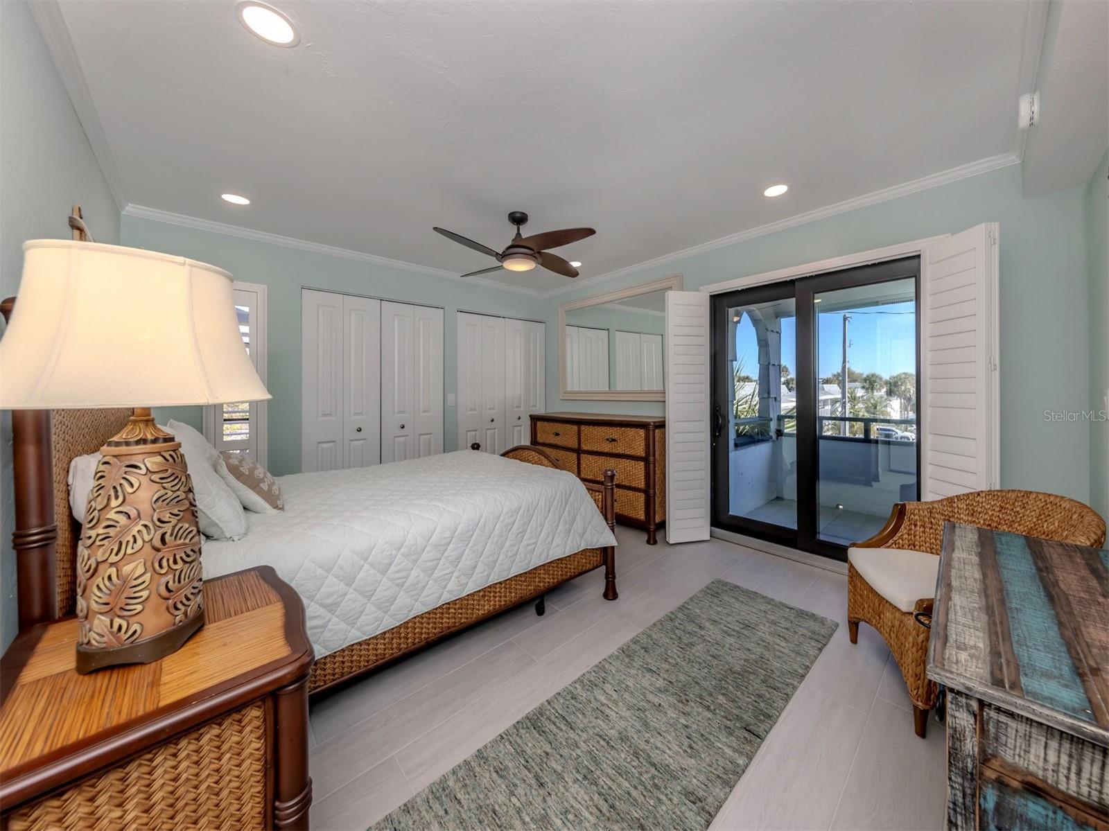 Image 18 of 58 For 1555 Tarpon Center Drive 247