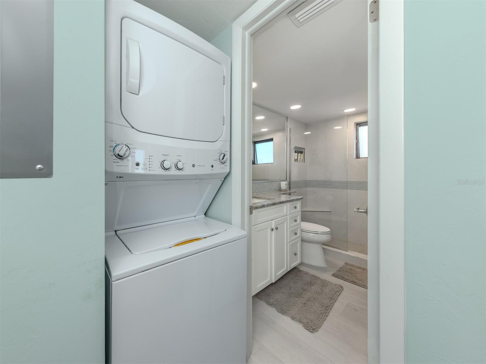 Image 21 of 58 For 1555 Tarpon Center Drive 247