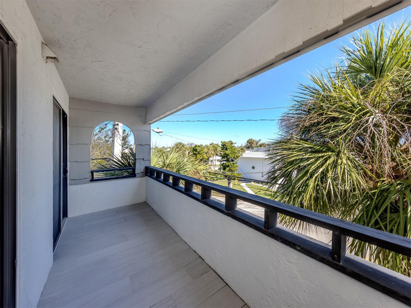 Image 24 of 58 For 1555 Tarpon Center Drive 247