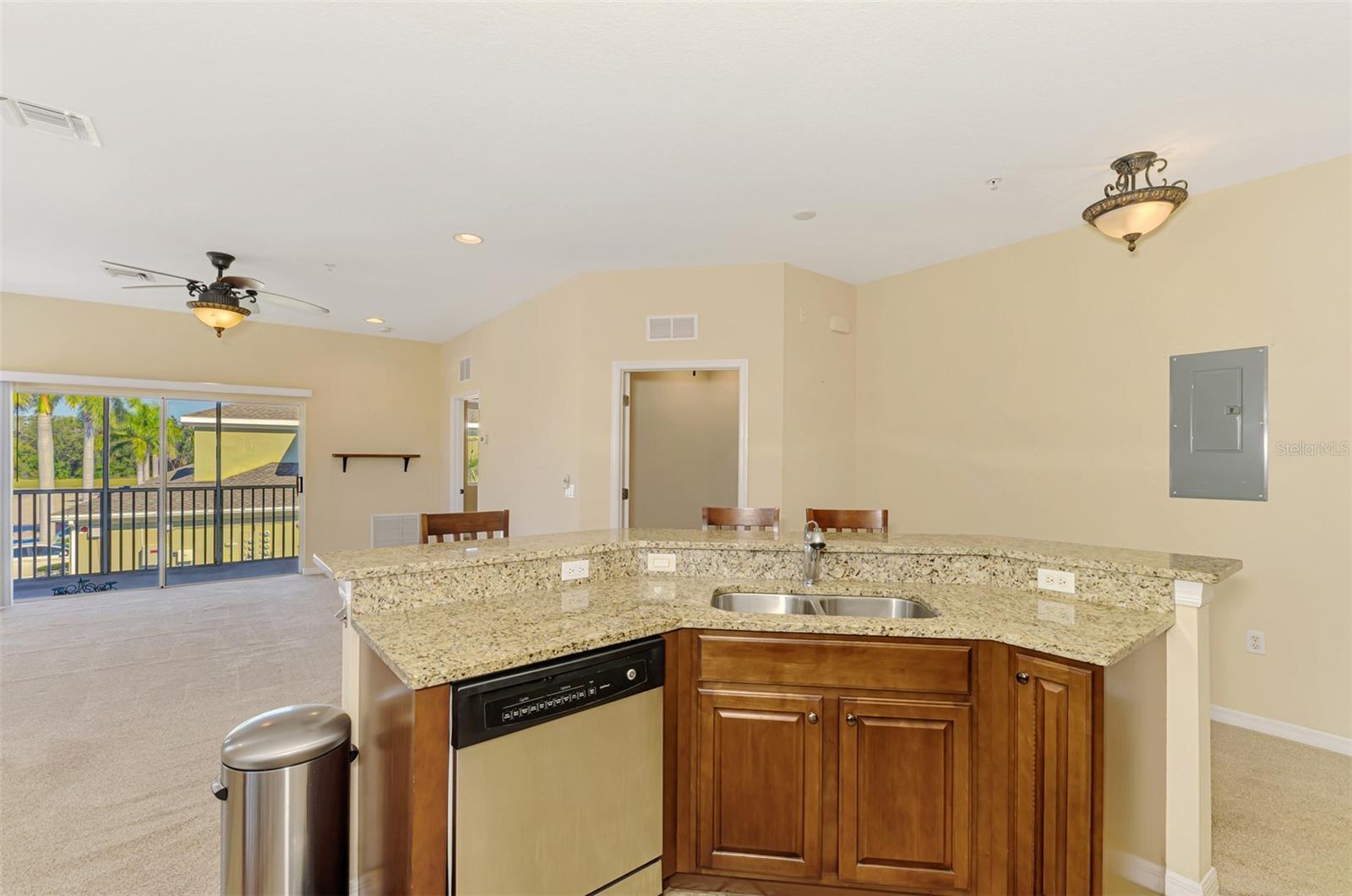 Image 14 of 48 For 5316 Mang Place 1302