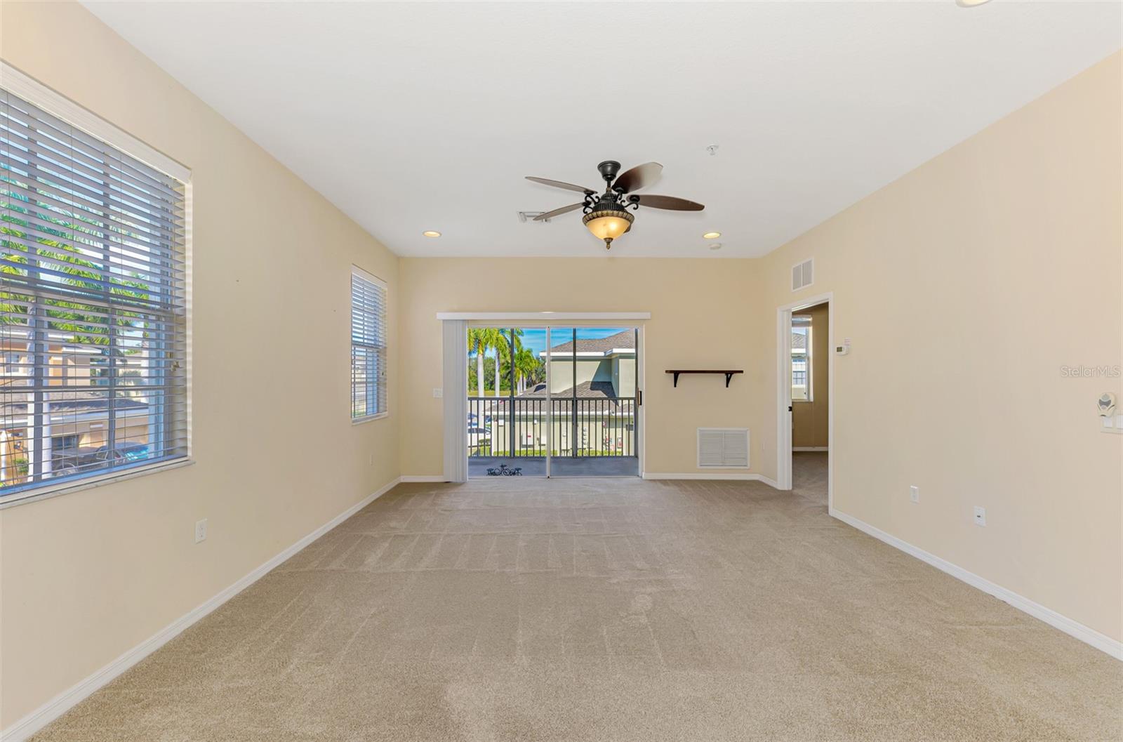 Image 19 of 48 For 5316 Mang Place 1302