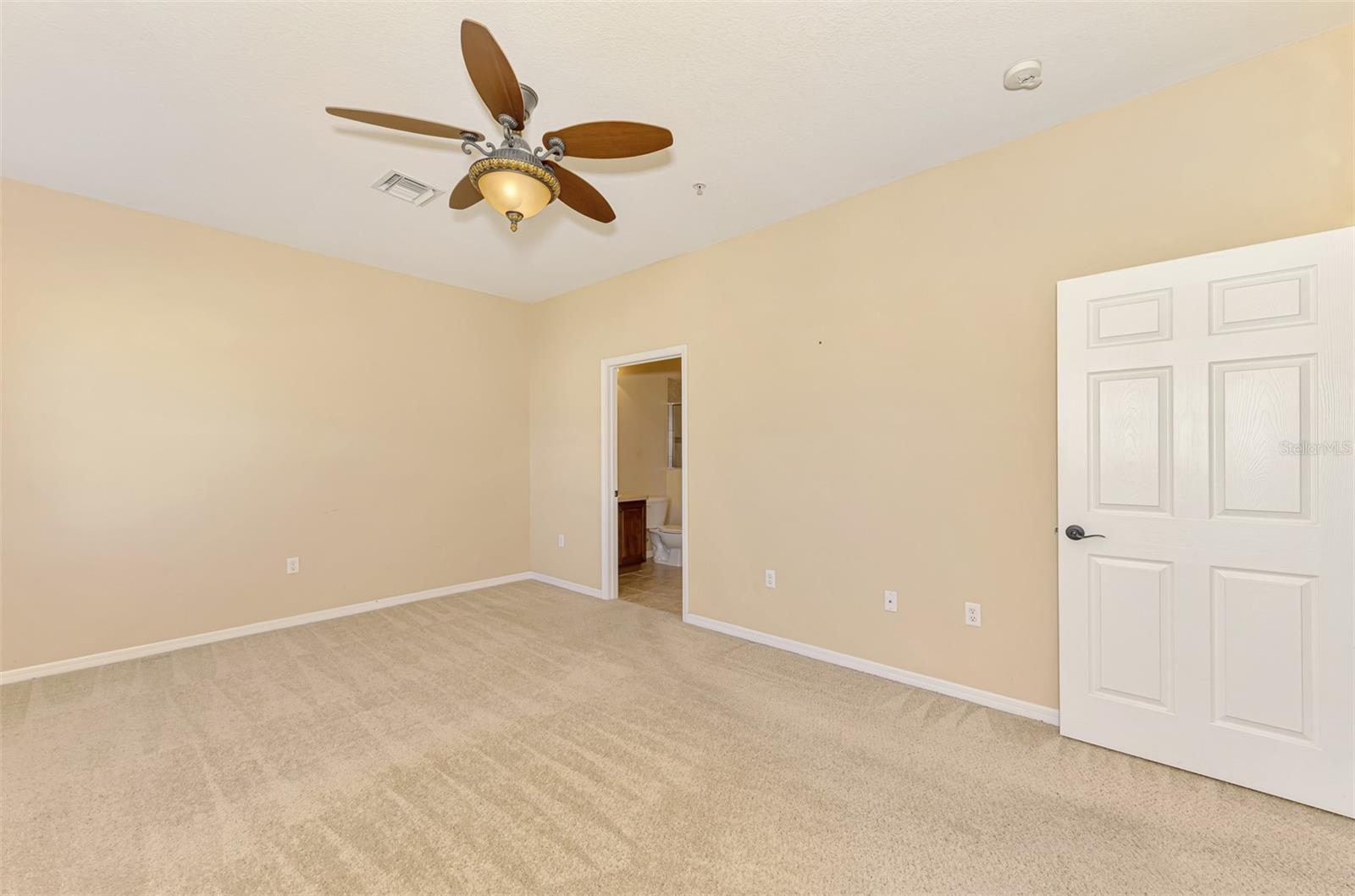 Image 24 of 48 For 5316 Mang Place 1302