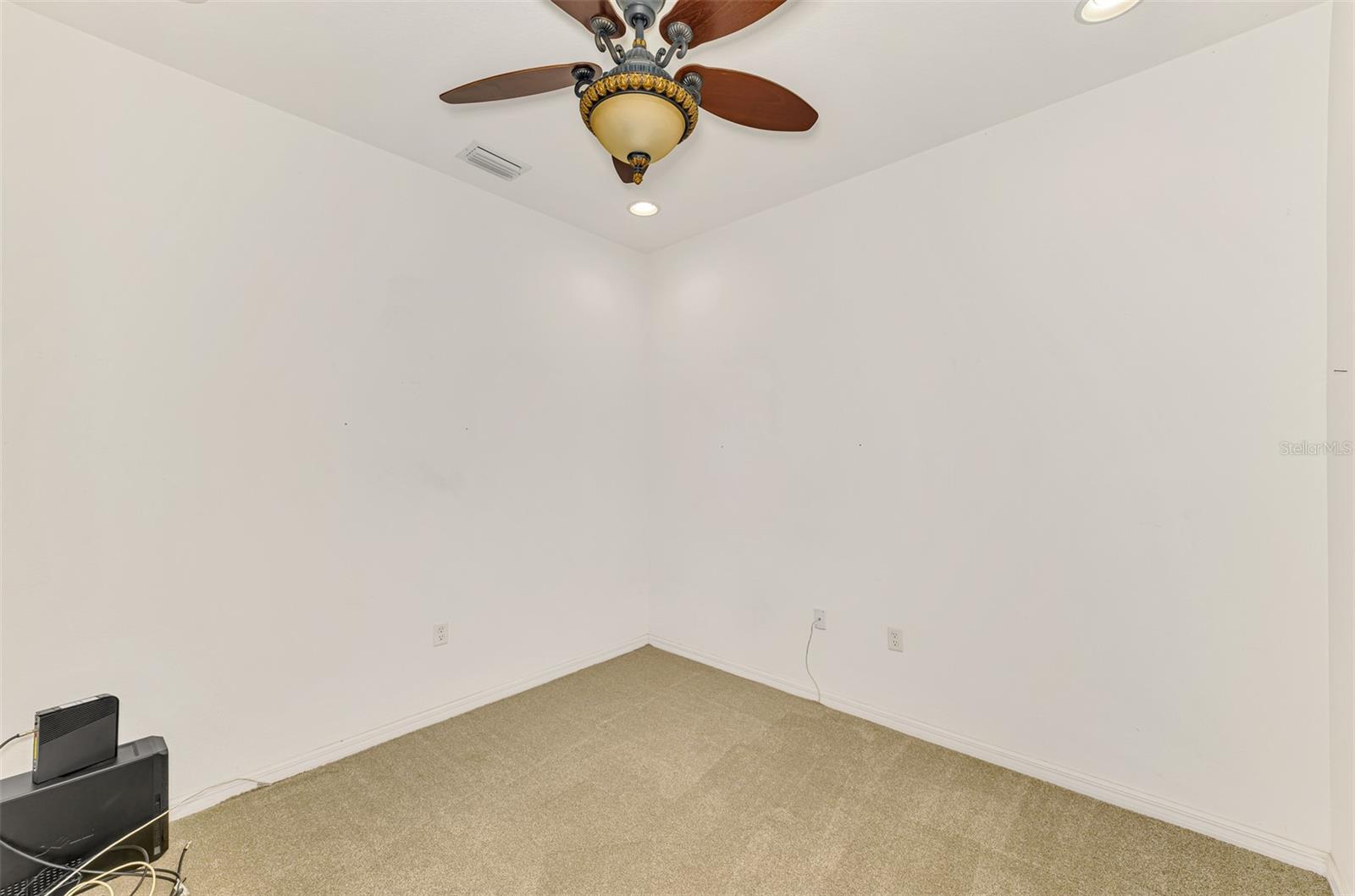 Image 31 of 48 For 5316 Mang Place 1302