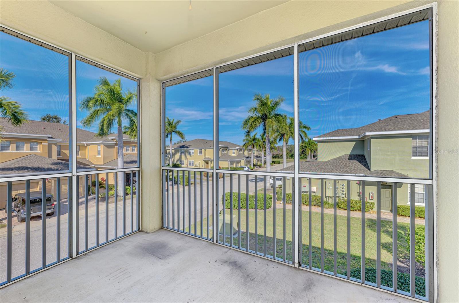 Image 39 of 48 For 5316 Mang Place 1302