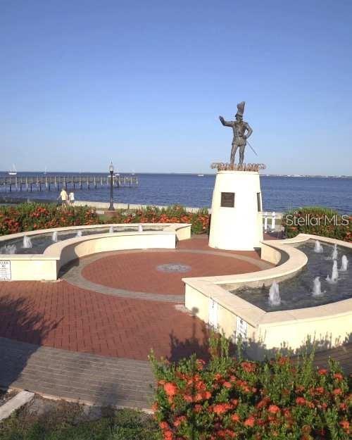 Image 10 of 14 For 1015 Elm Street