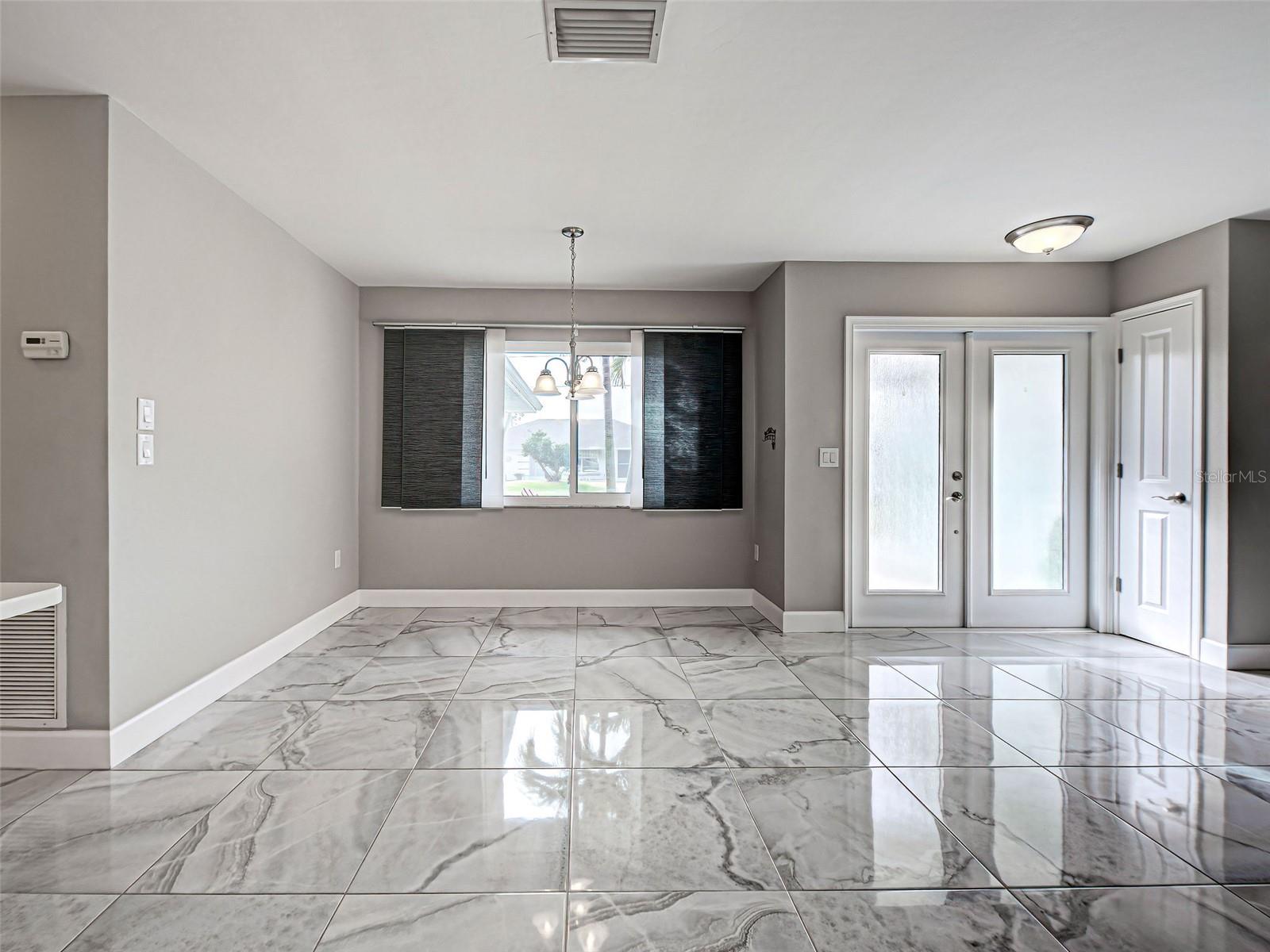 Image 4 of 46 For 153 Hourglass Drive