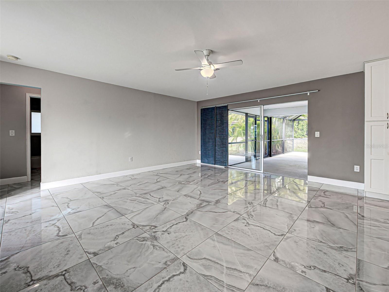 Image 6 of 46 For 153 Hourglass Drive