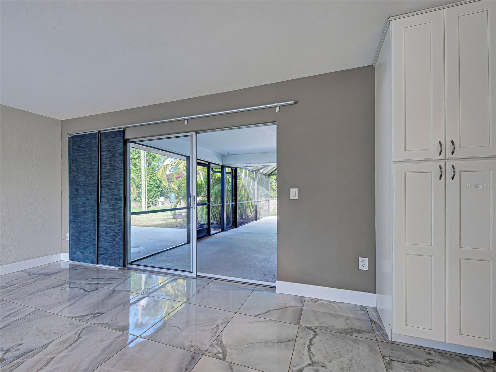 Image 7 of 46 For 153 Hourglass Drive