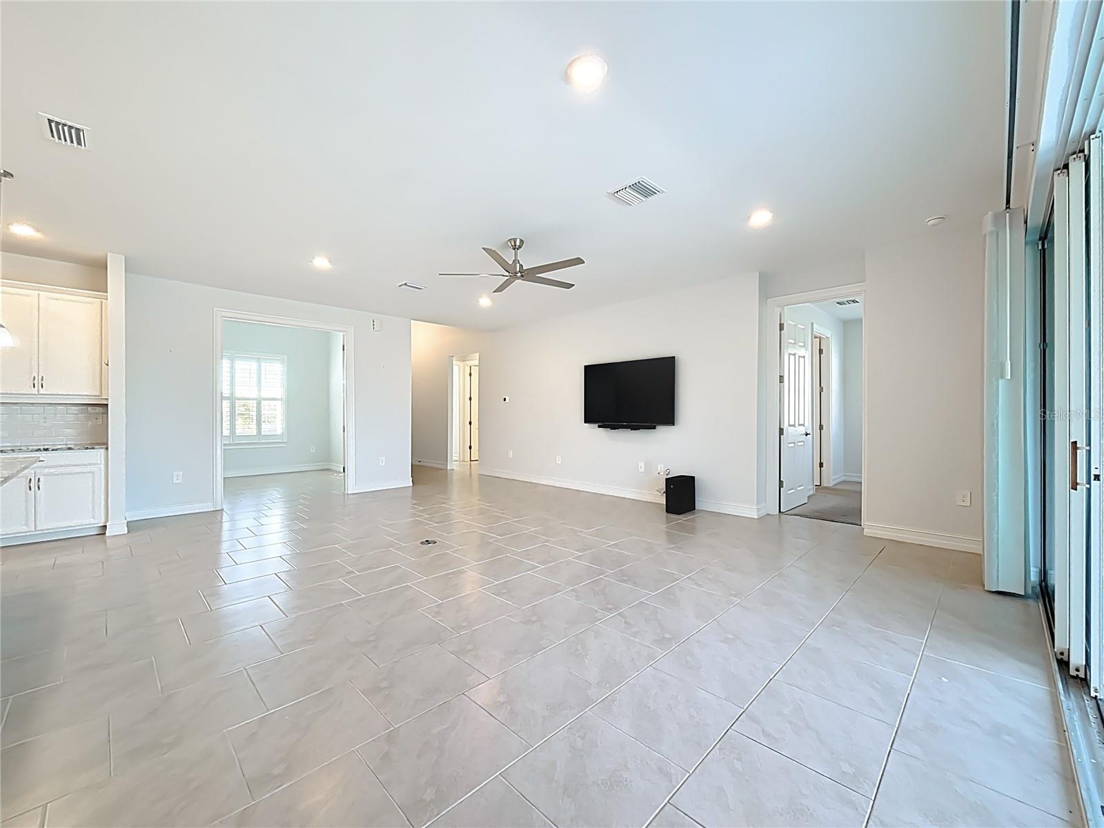 Image 5 of 48 For 15520 Greenwood Avenue