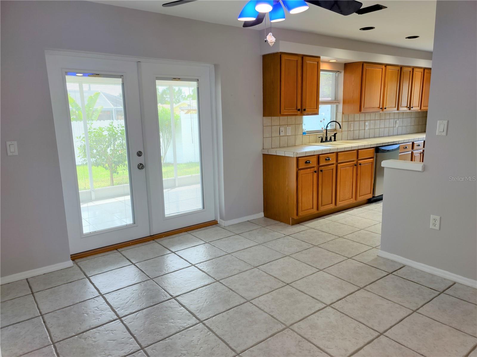 Image 10 of 34 For 979 Nantucket Road