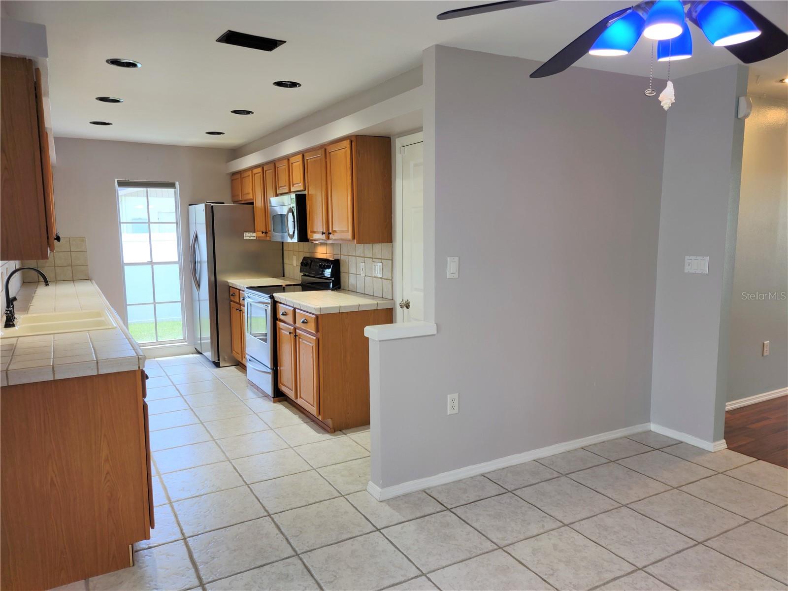 Image 11 of 34 For 979 Nantucket Road