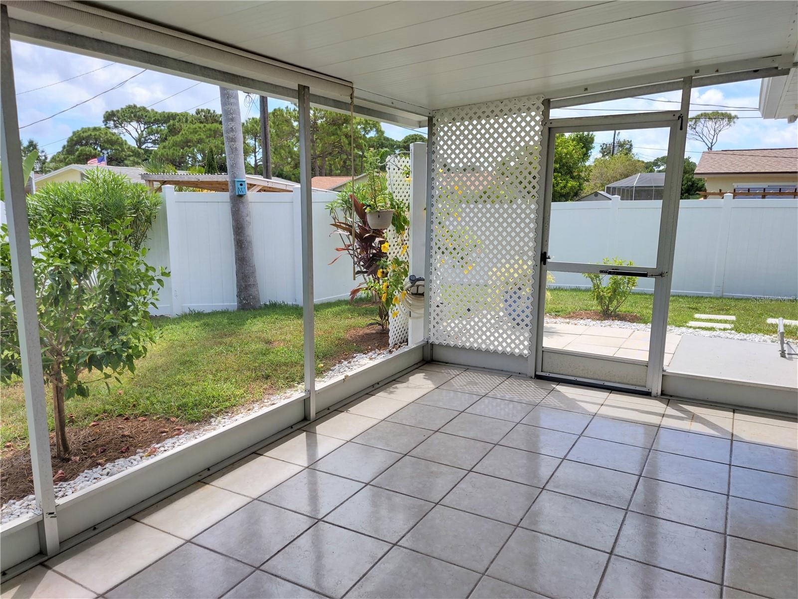 Image 17 of 34 For 979 Nantucket Road