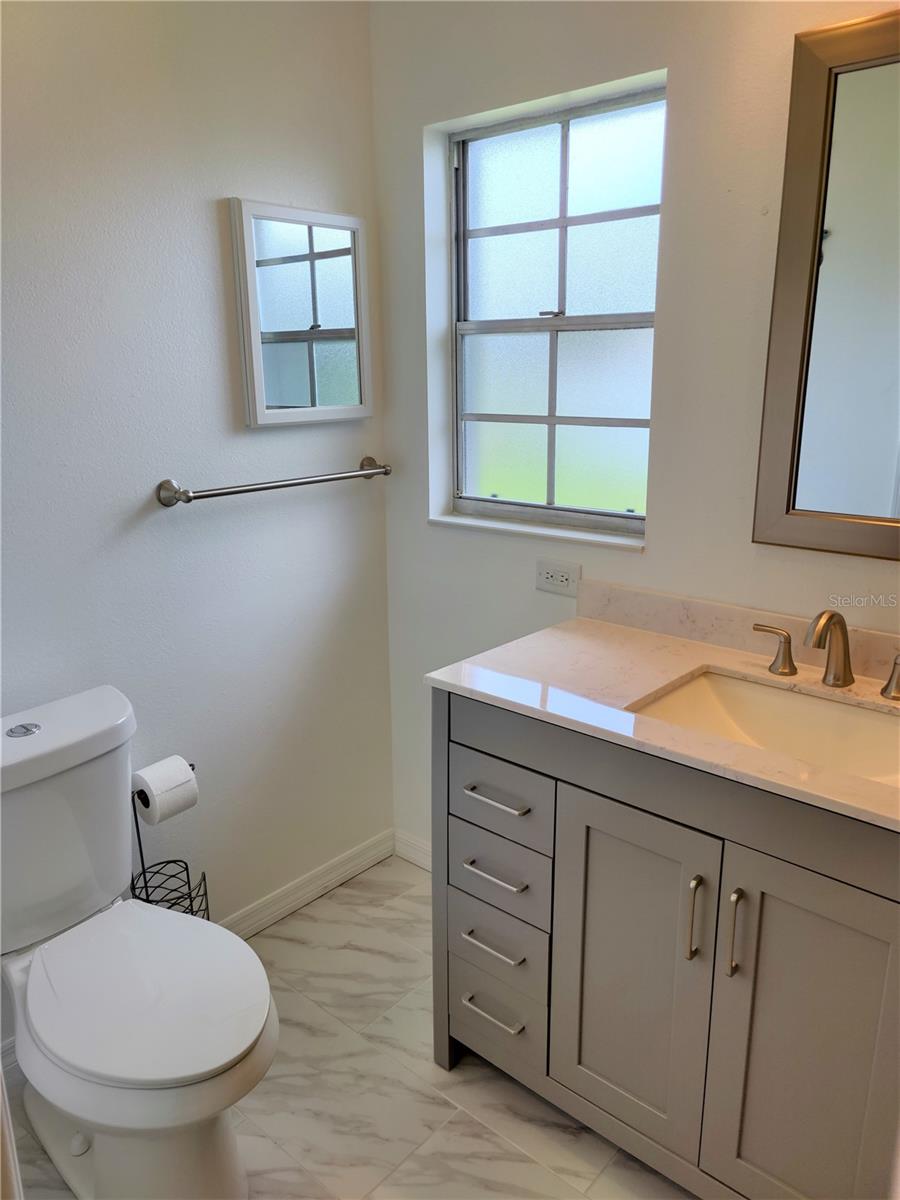 Image 24 of 34 For 979 Nantucket Road