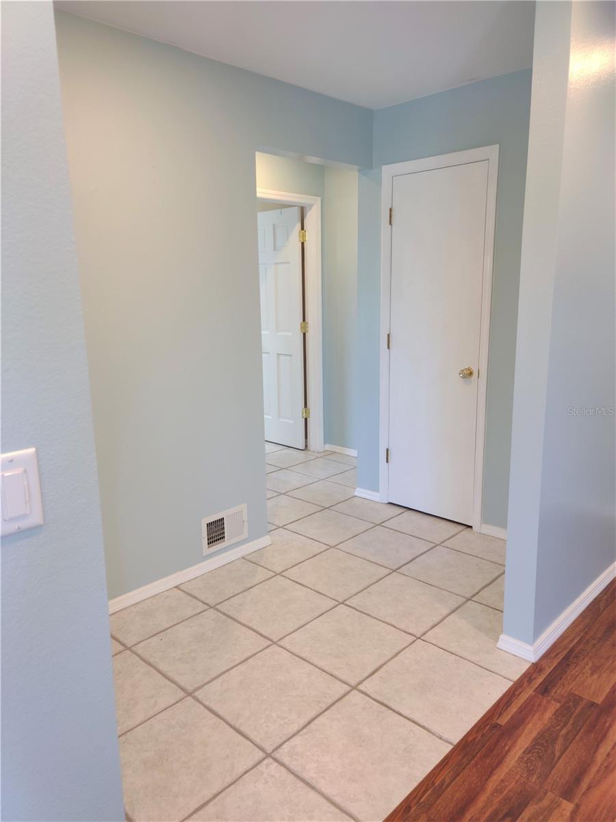 Image 26 of 34 For 979 Nantucket Road