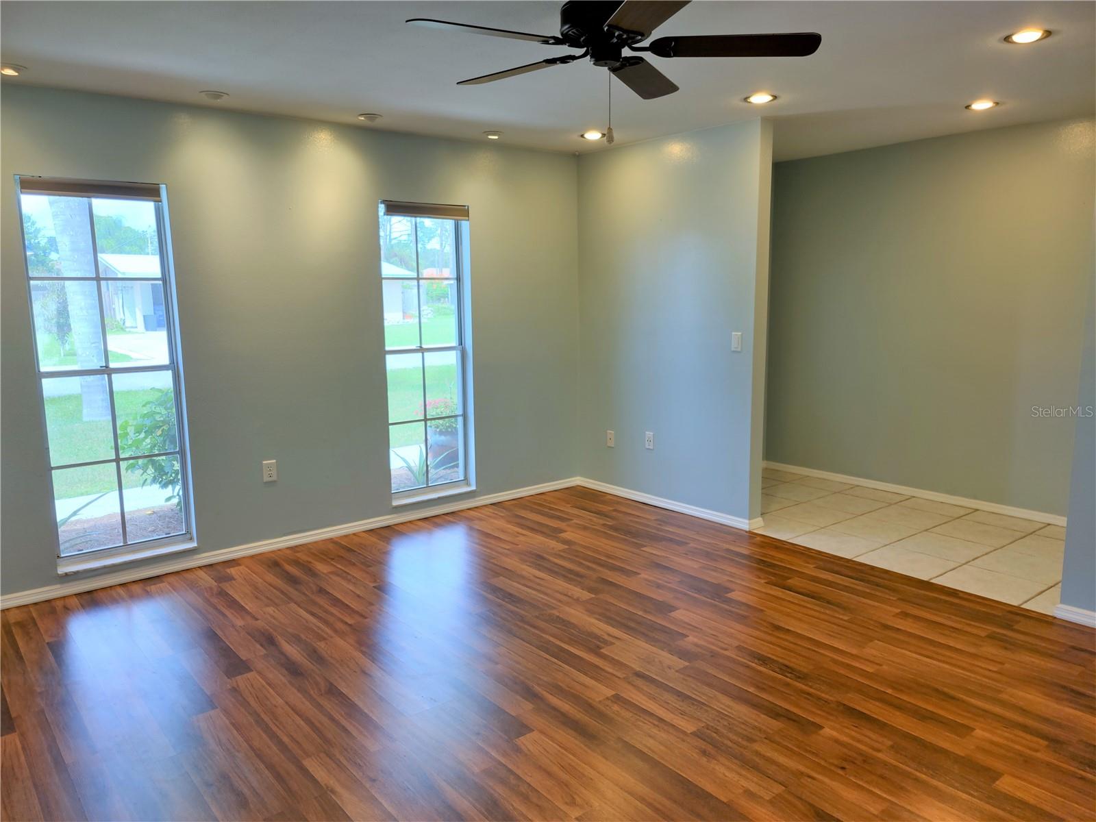 Image 8 of 34 For 979 Nantucket Road