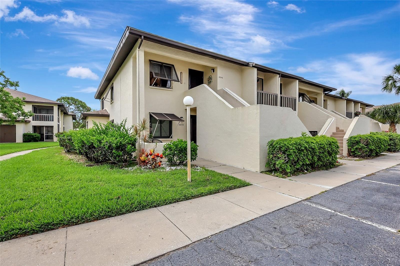 Image 10 of 60 For 4646 Longwater Chase  98