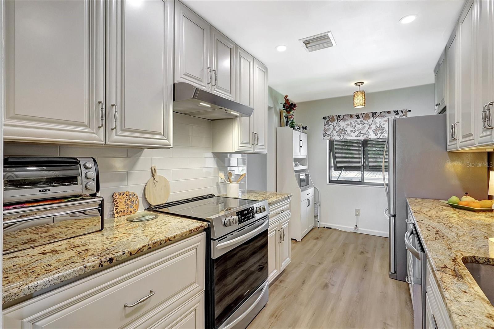 Image 17 of 60 For 4646 Longwater Chase  98