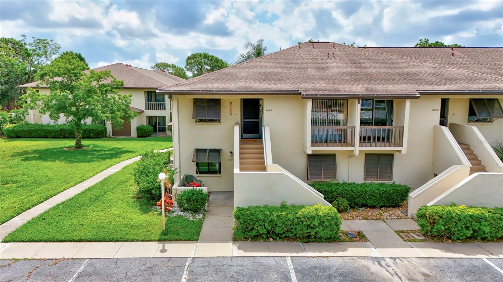 Image 6 of 60 For 4646 Longwater Chase  98