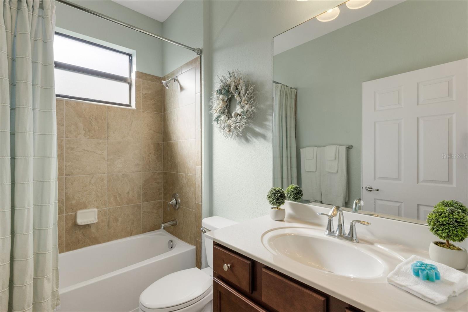 Image 31 of 84 For 19396 Nearpoint Drive