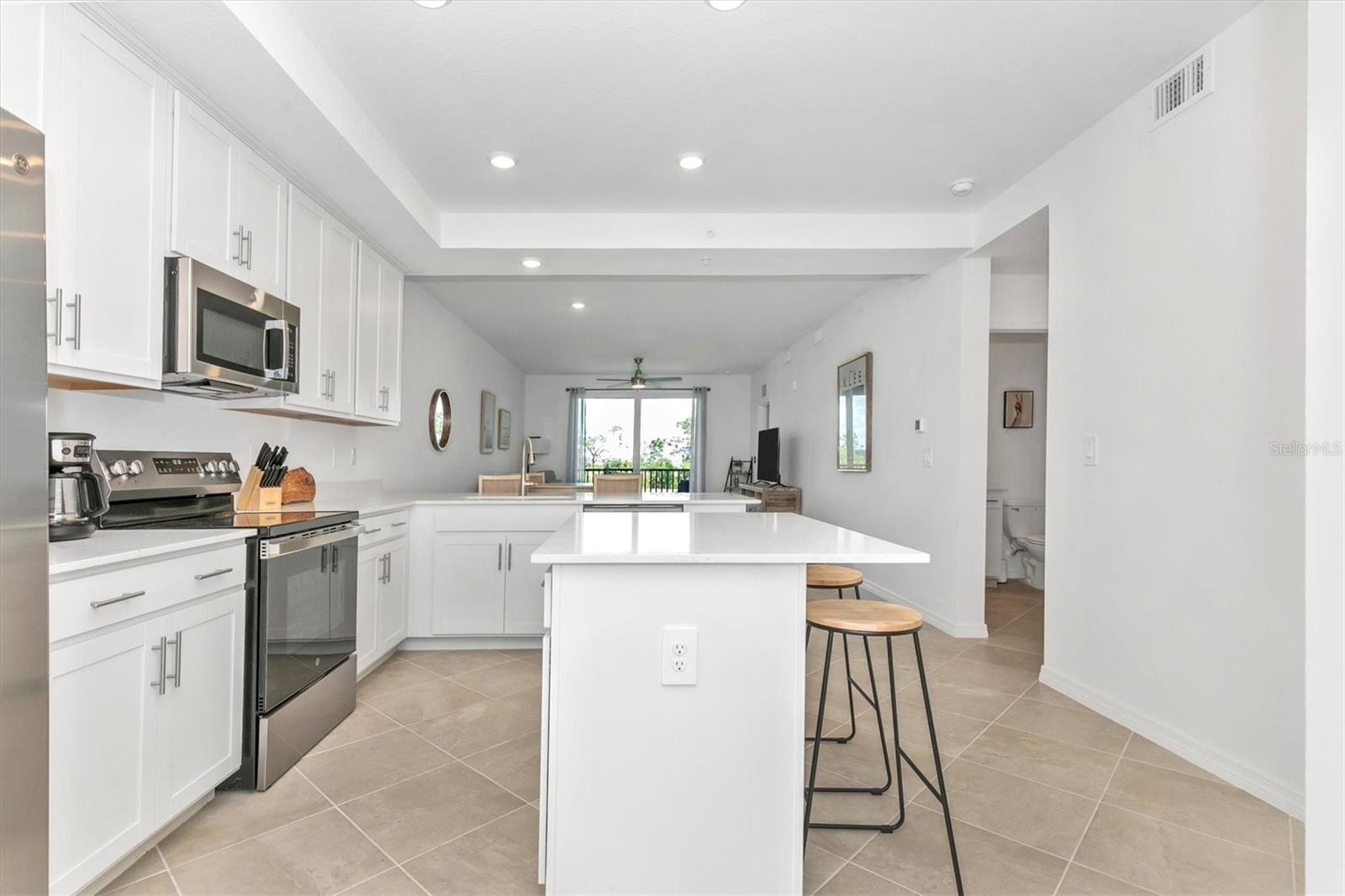 Listing photo id 9 for 12320 Wellen Golf Street 204