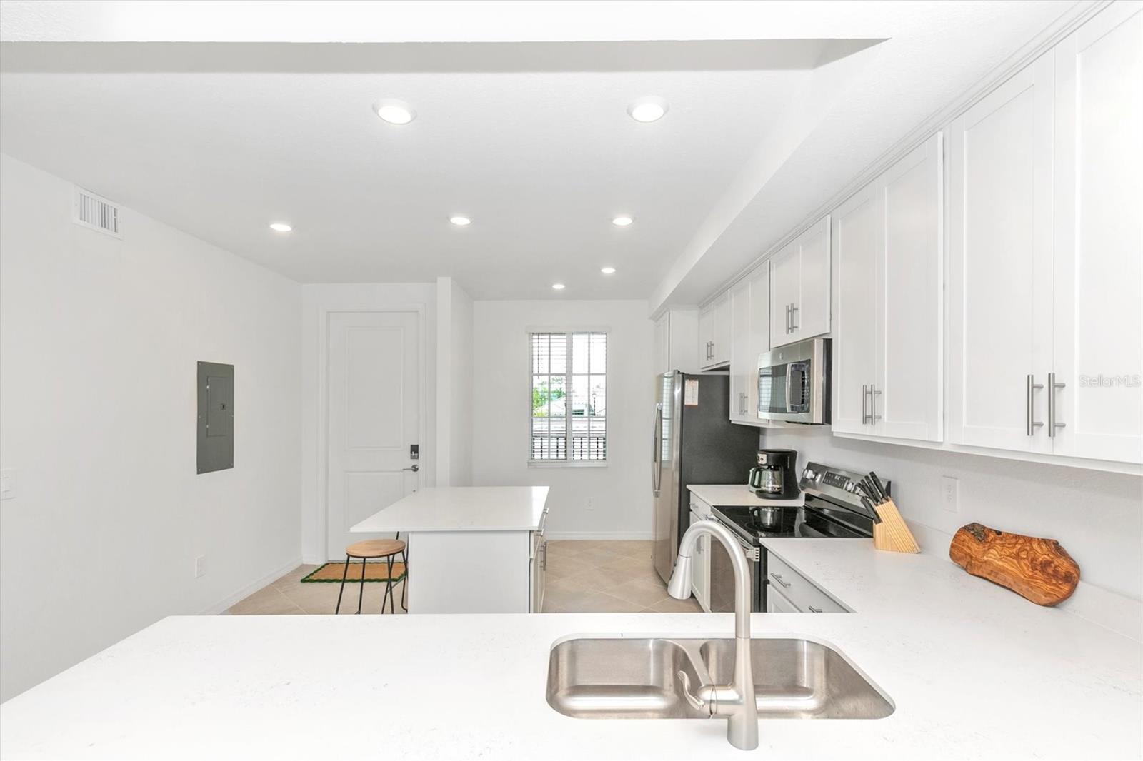 Listing photo id 13 for 12320 Wellen Golf Street 204