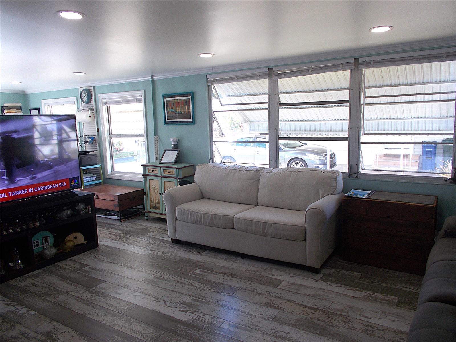 Image 14 of 44 For 451 Longwood Drive