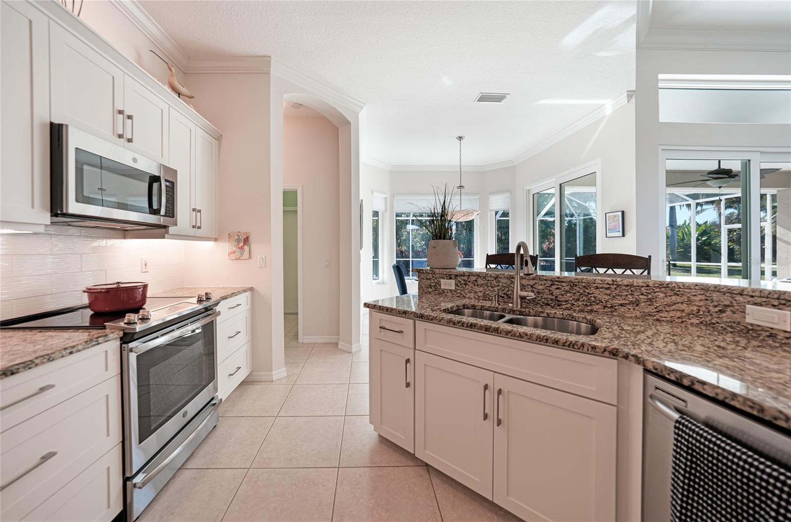 Image 6 of 33 For 828 Dahoon Circle