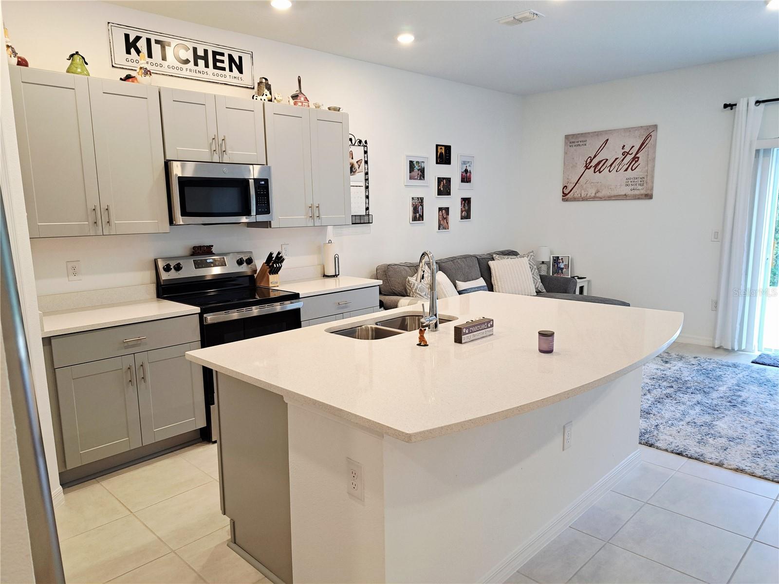 Image 2 of 27 For 2991 Canary Avenue