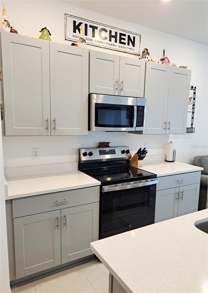 Image 3 of 27 For 2991 Canary Avenue