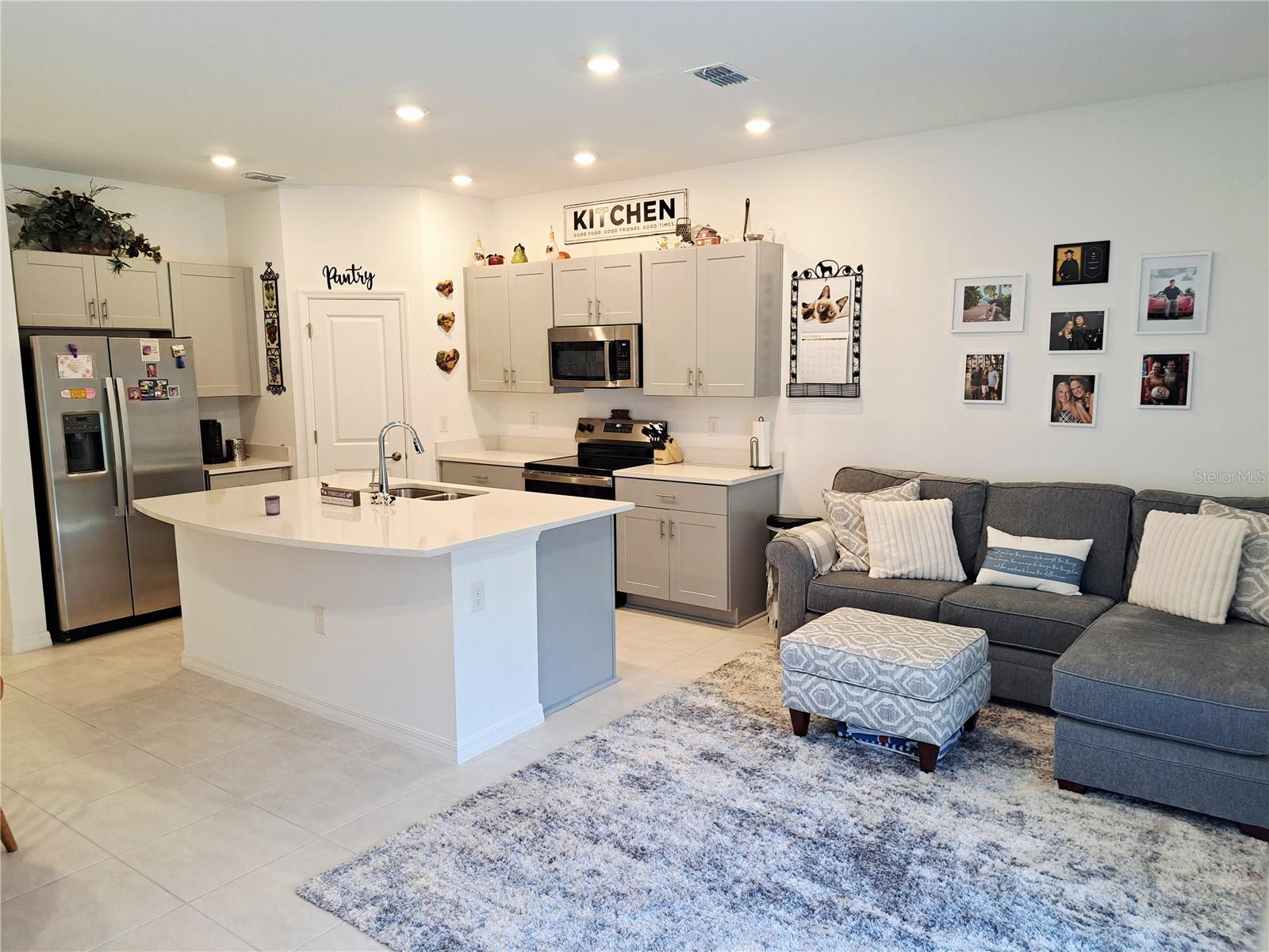 Image 5 of 27 For 2991 Canary Avenue