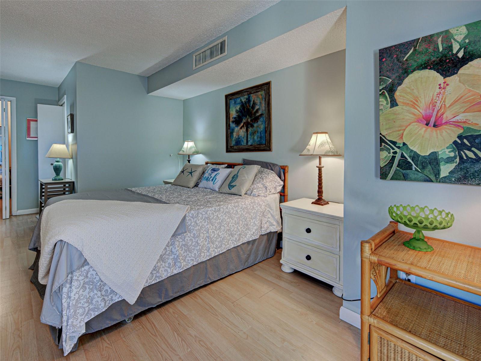 Image 31 of 46 For 700 Golden Beach Bv 121