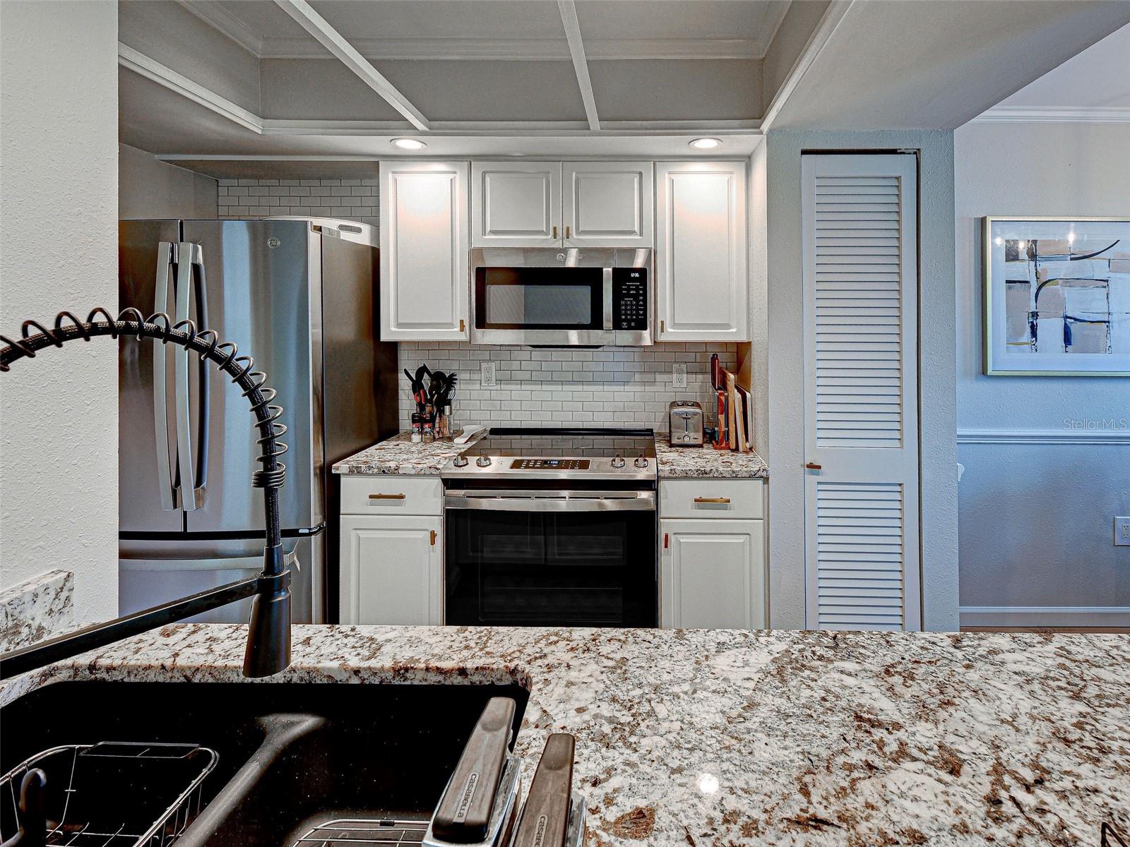 Image 23 of 45 For 902 Gibbs Road 285