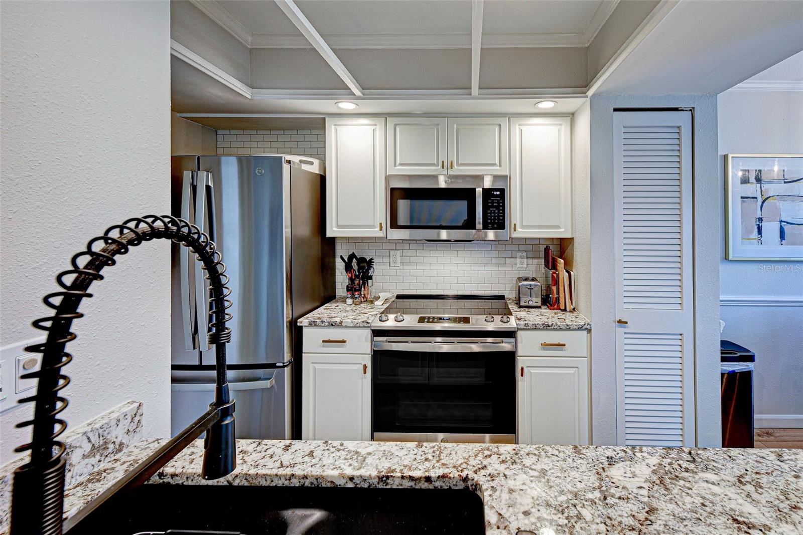 Image 25 of 45 For 902 Gibbs Road 285